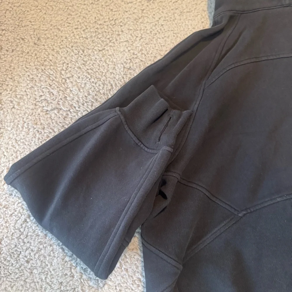 Lululemon Athletica Women's Scuba Oversized 1/2 Zip Cropped Hoodie in Black M/L